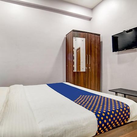 إندور Spot On 76764 Hotel Lux المظهر الخارجي الصورة