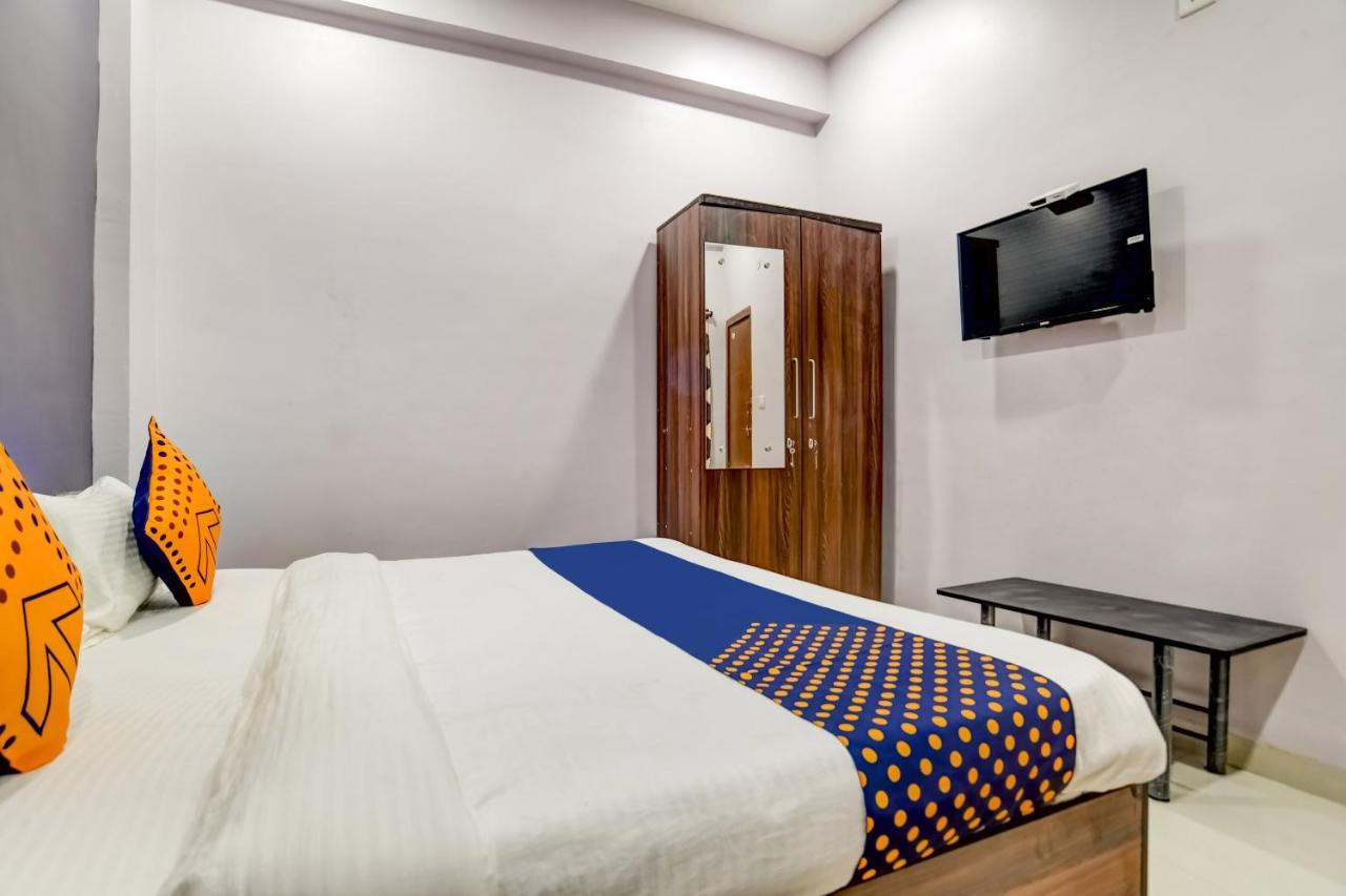 إندور Spot On 76764 Hotel Lux المظهر الخارجي الصورة