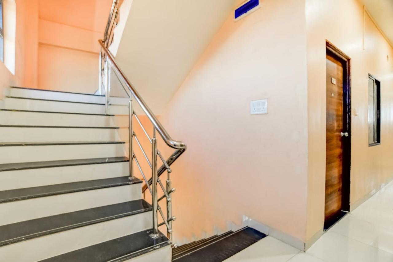 إندور Spot On 76764 Hotel Lux المظهر الخارجي الصورة