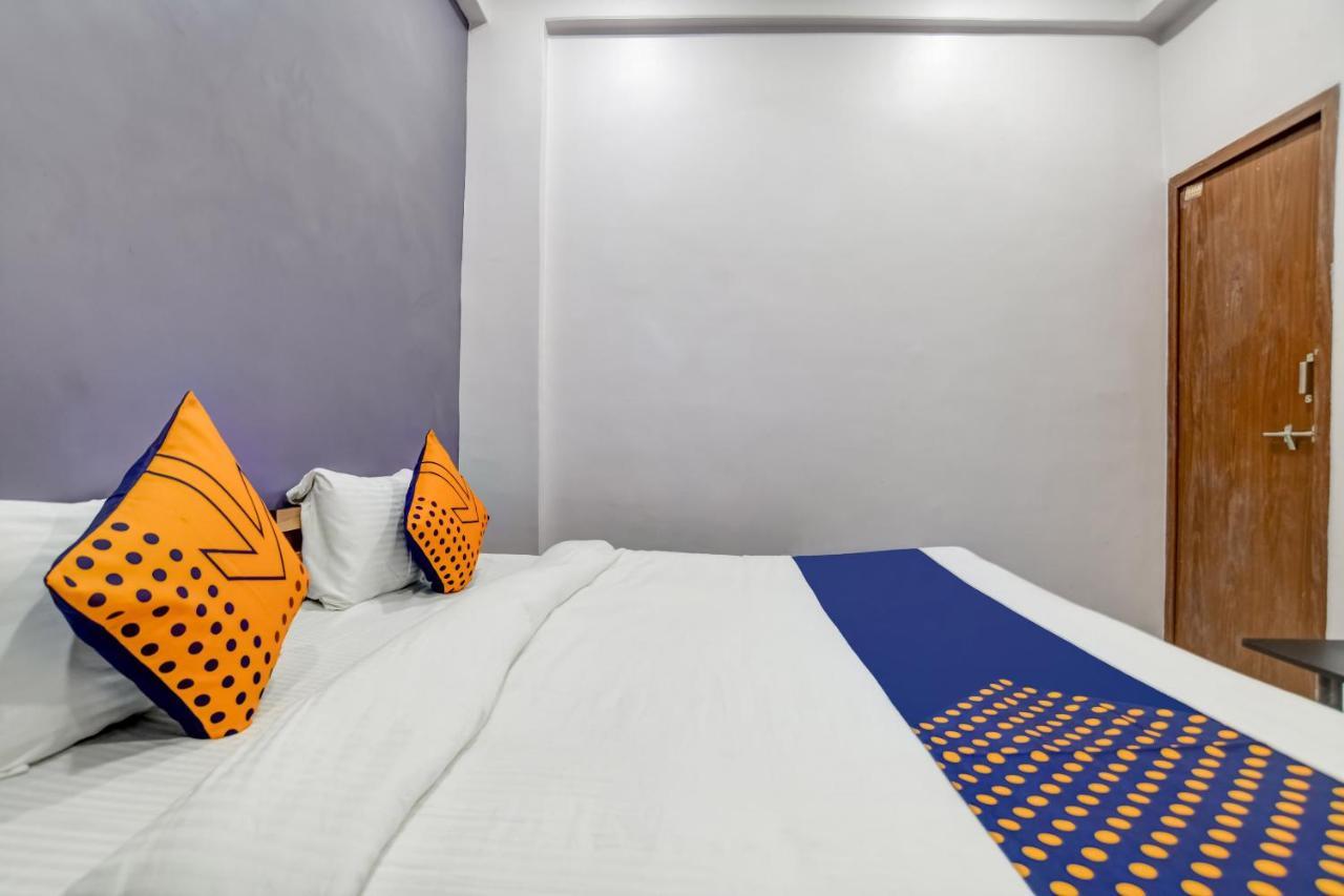 إندور Spot On 76764 Hotel Lux المظهر الخارجي الصورة