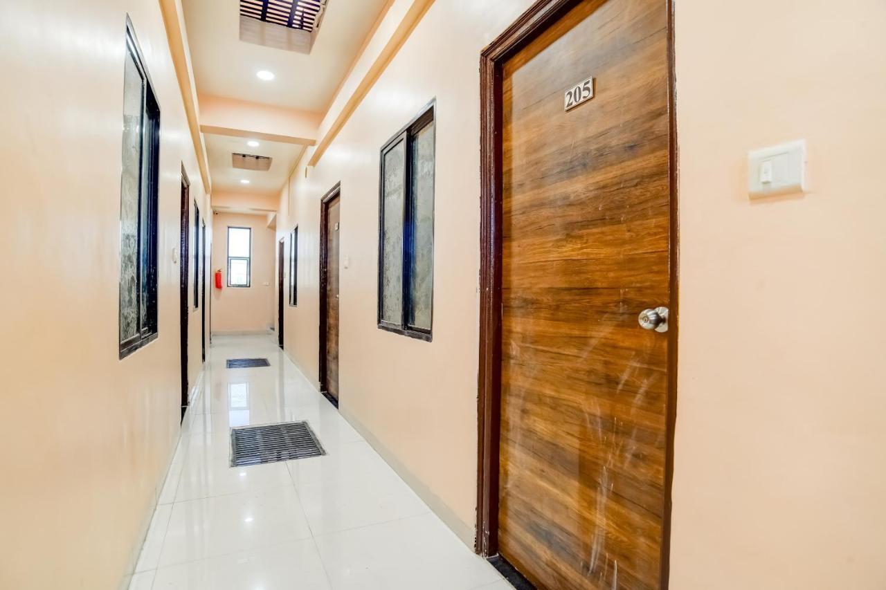 إندور Spot On 76764 Hotel Lux المظهر الخارجي الصورة