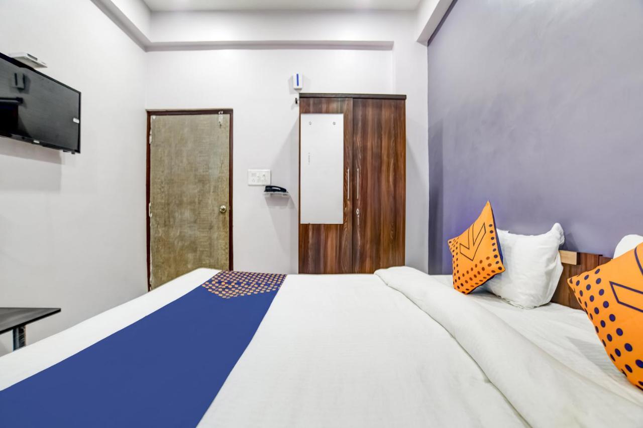 إندور Spot On 76764 Hotel Lux المظهر الخارجي الصورة