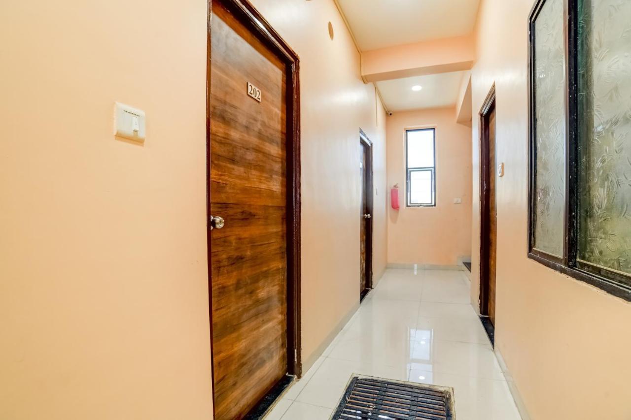 إندور Spot On 76764 Hotel Lux المظهر الخارجي الصورة