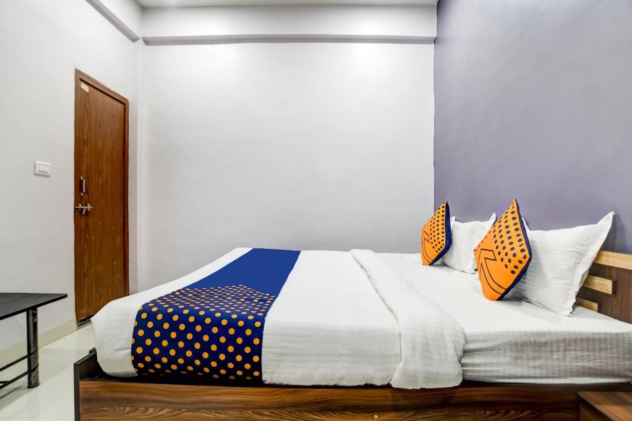 إندور Spot On 76764 Hotel Lux المظهر الخارجي الصورة