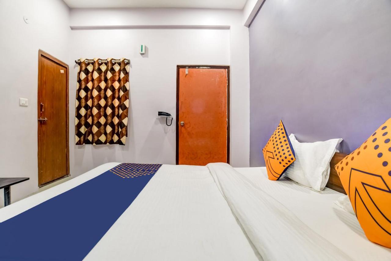 إندور Spot On 76764 Hotel Lux المظهر الخارجي الصورة