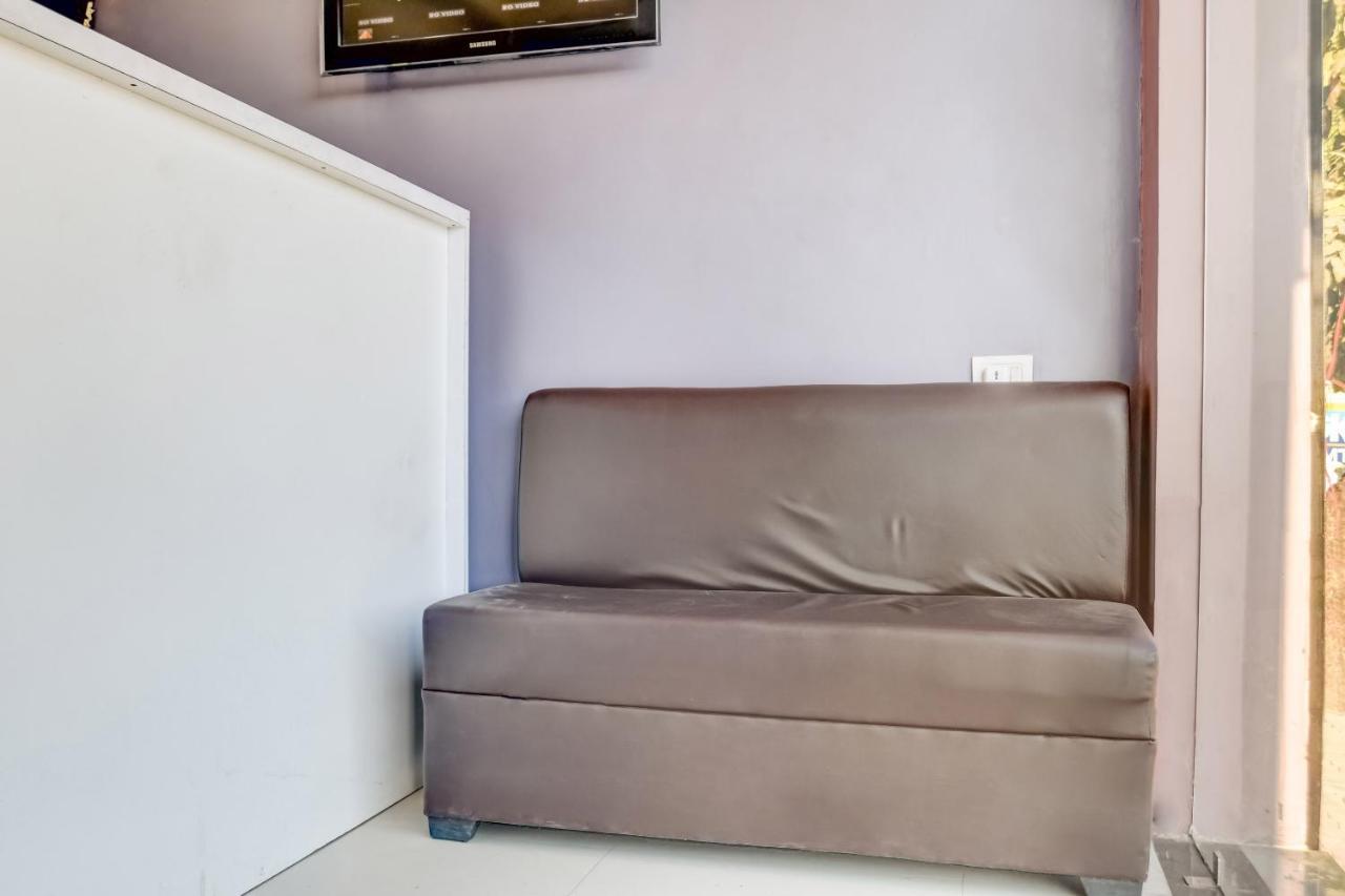 إندور Spot On 76764 Hotel Lux المظهر الخارجي الصورة