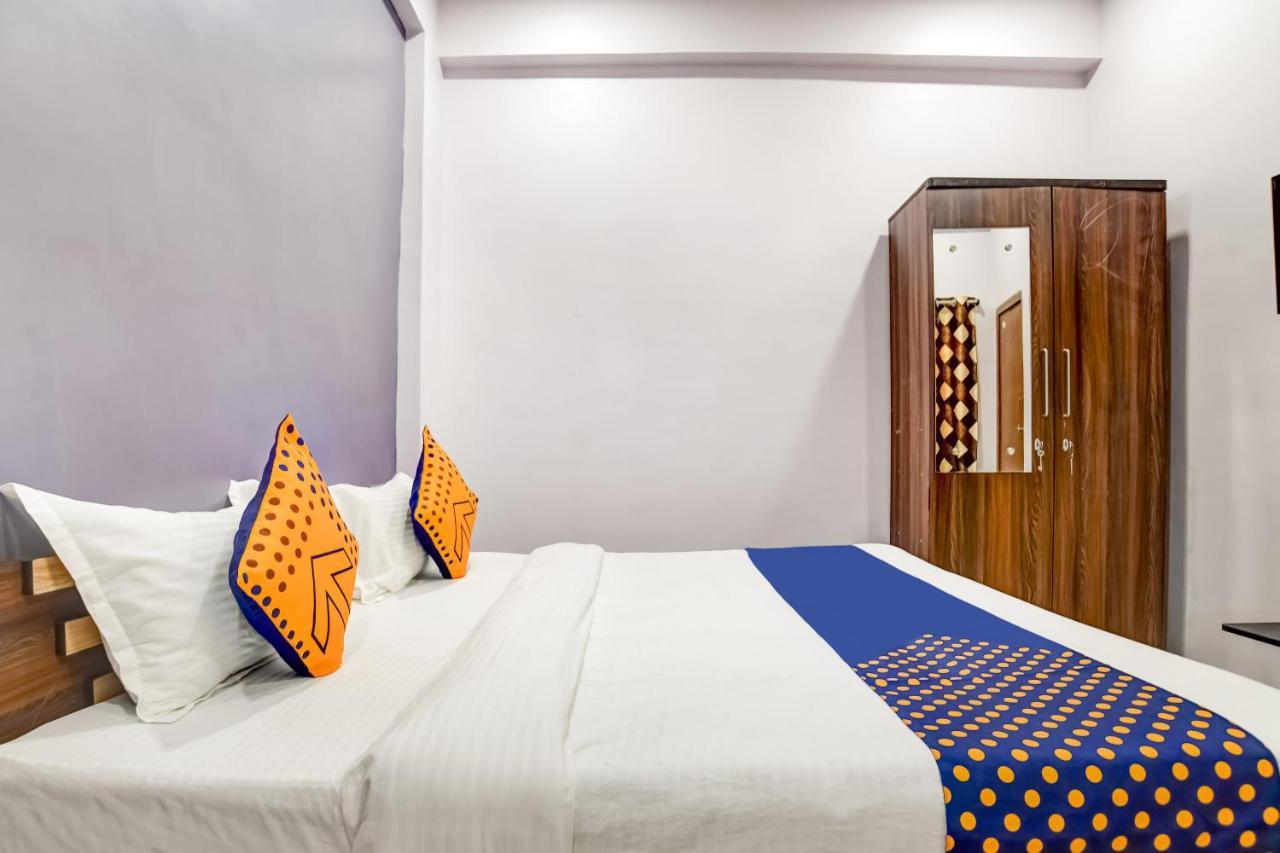 إندور Spot On 76764 Hotel Lux المظهر الخارجي الصورة