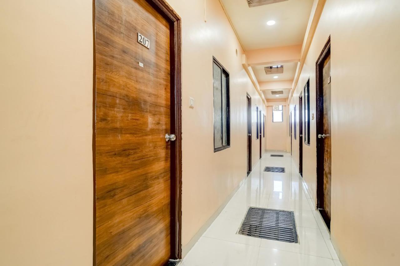 إندور Spot On 76764 Hotel Lux المظهر الخارجي الصورة