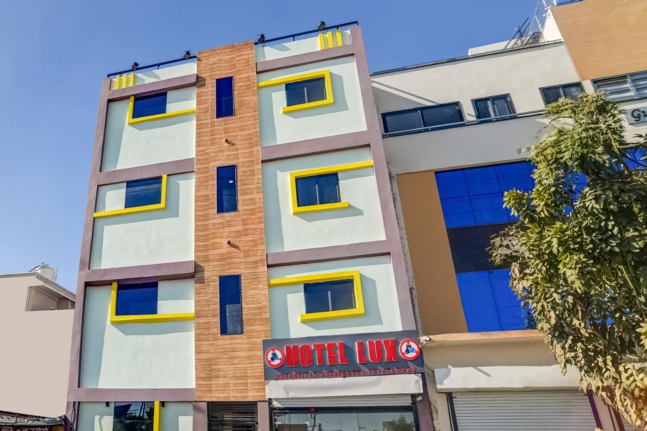 إندور Spot On 76764 Hotel Lux المظهر الخارجي الصورة